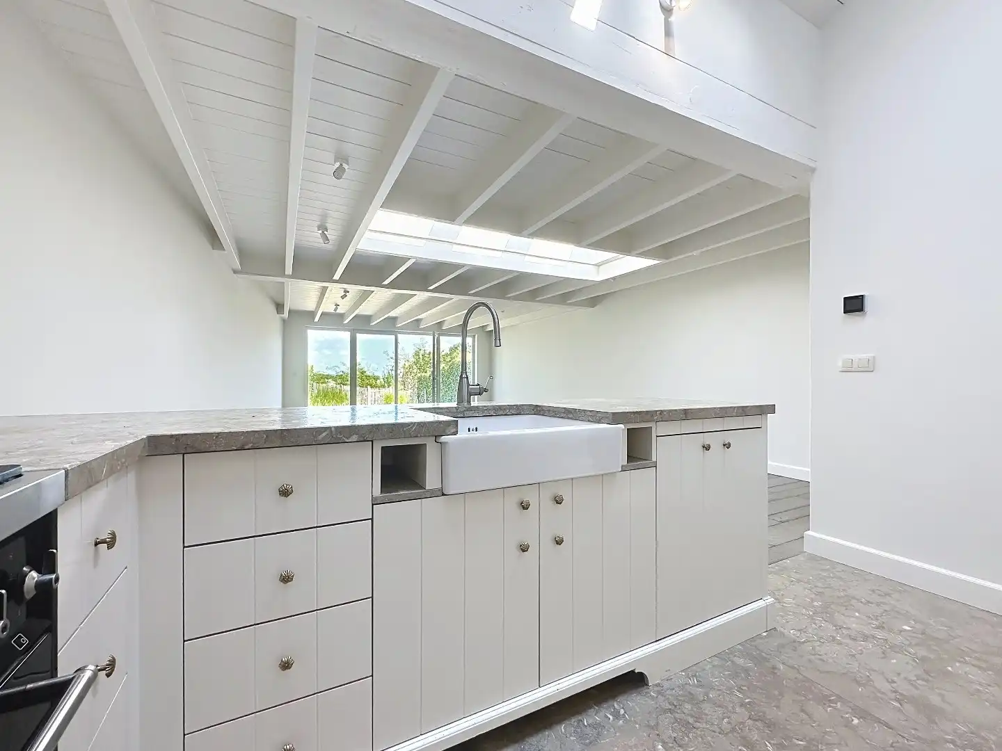 Sfeervolle en luxe tussenwoning in Zuidzande met vrij zicht over de velden foto 10