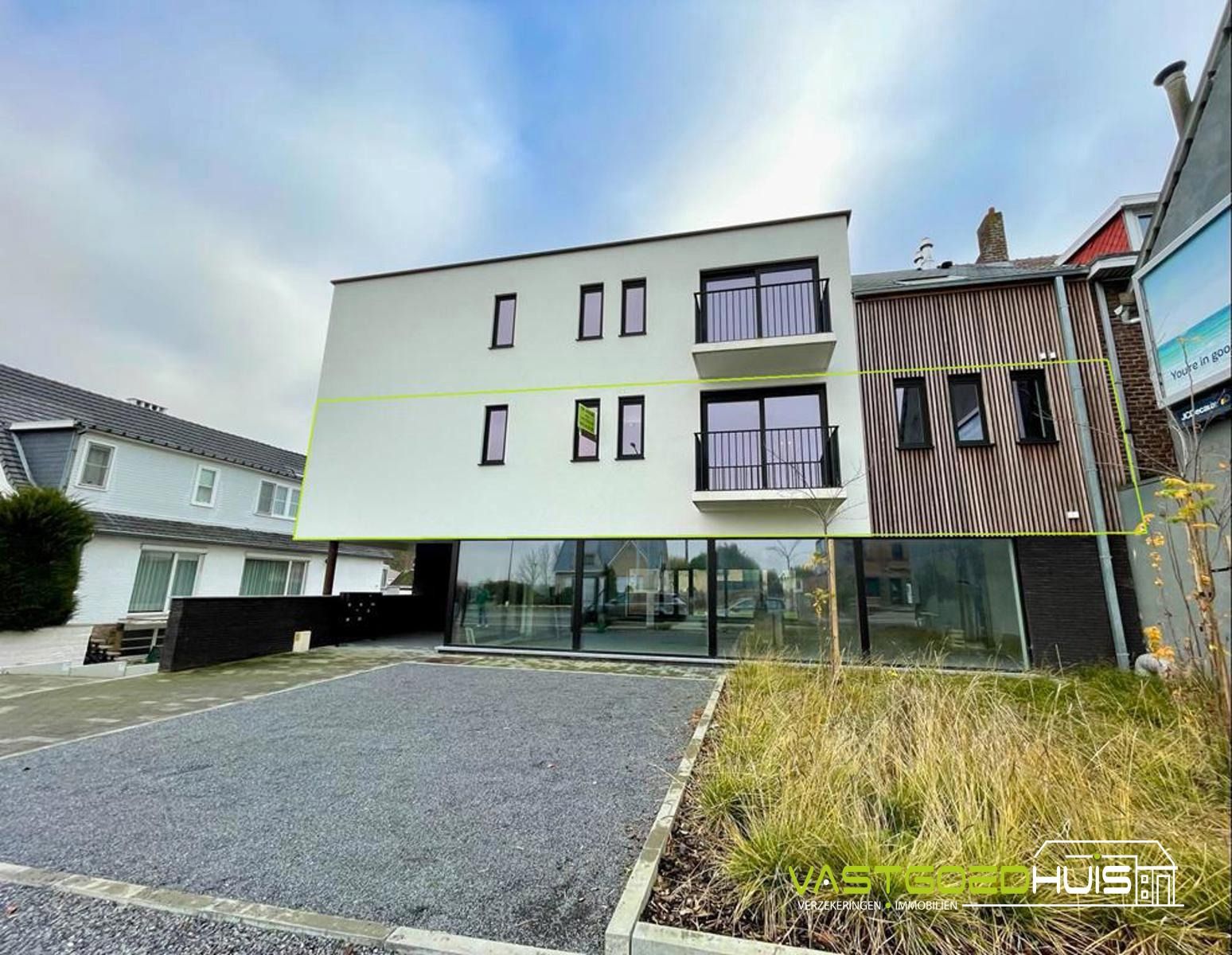 Appartement met 2 slaapkamers, terras en autostaanplaats! foto {{pictureIndex}}