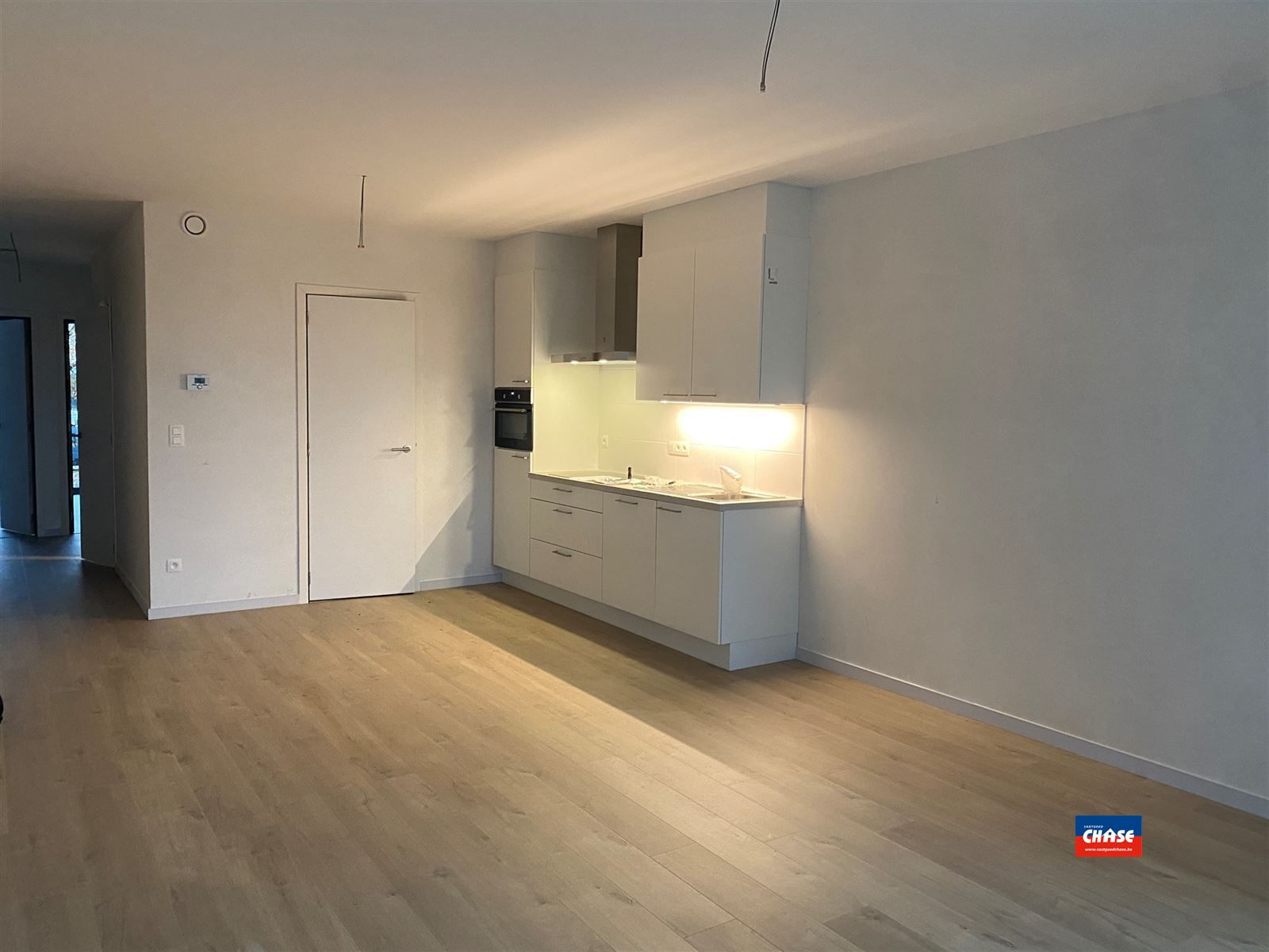 Gelijkvloersappartement met 1 slaapkamer, tuin en autostaanplaats foto {{pictureIndex}}