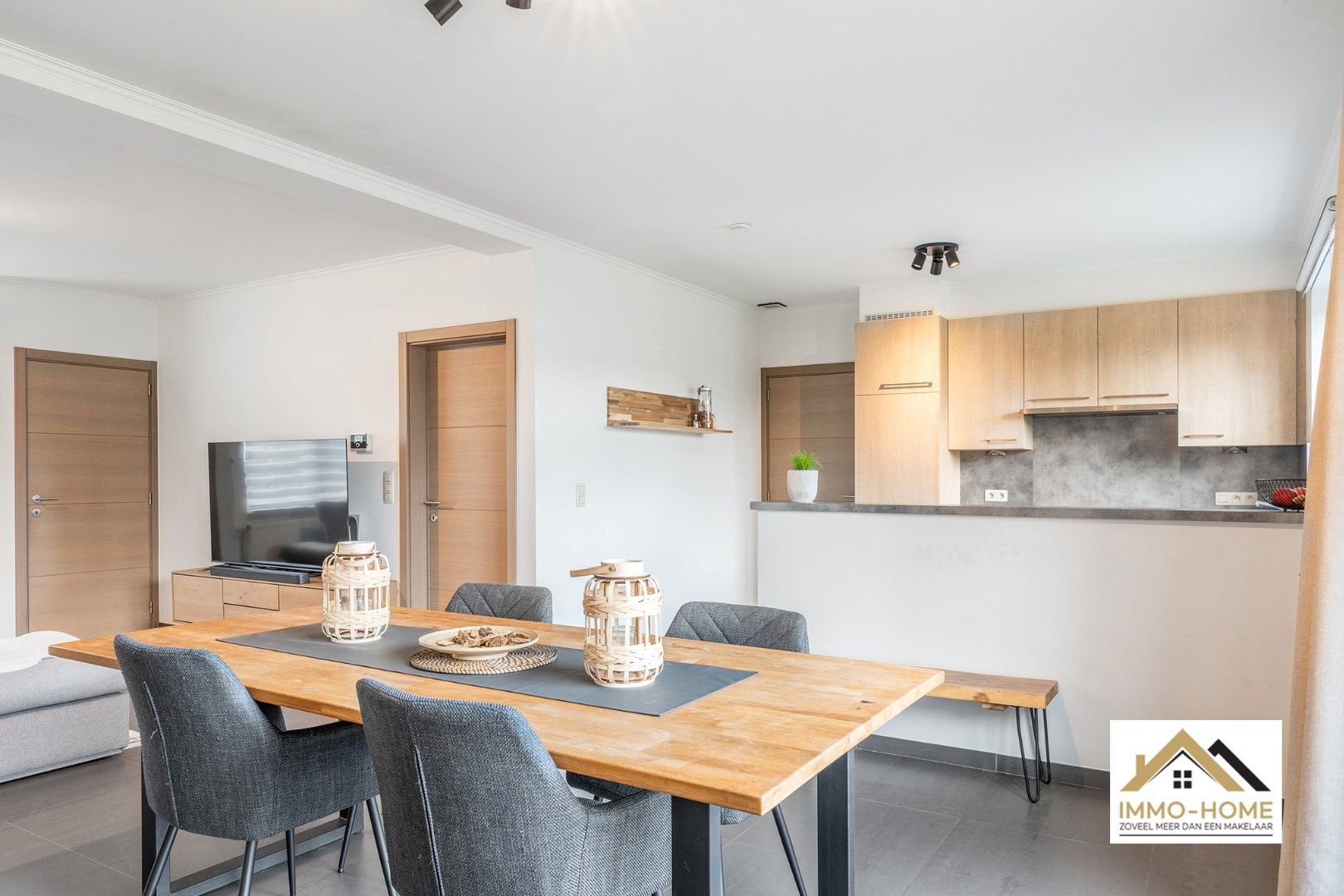 Ruime recente woning in pastorij stijl foto 6