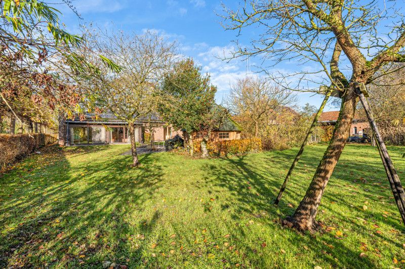 Statige villa op een perceel van 42are 70ca foto 39