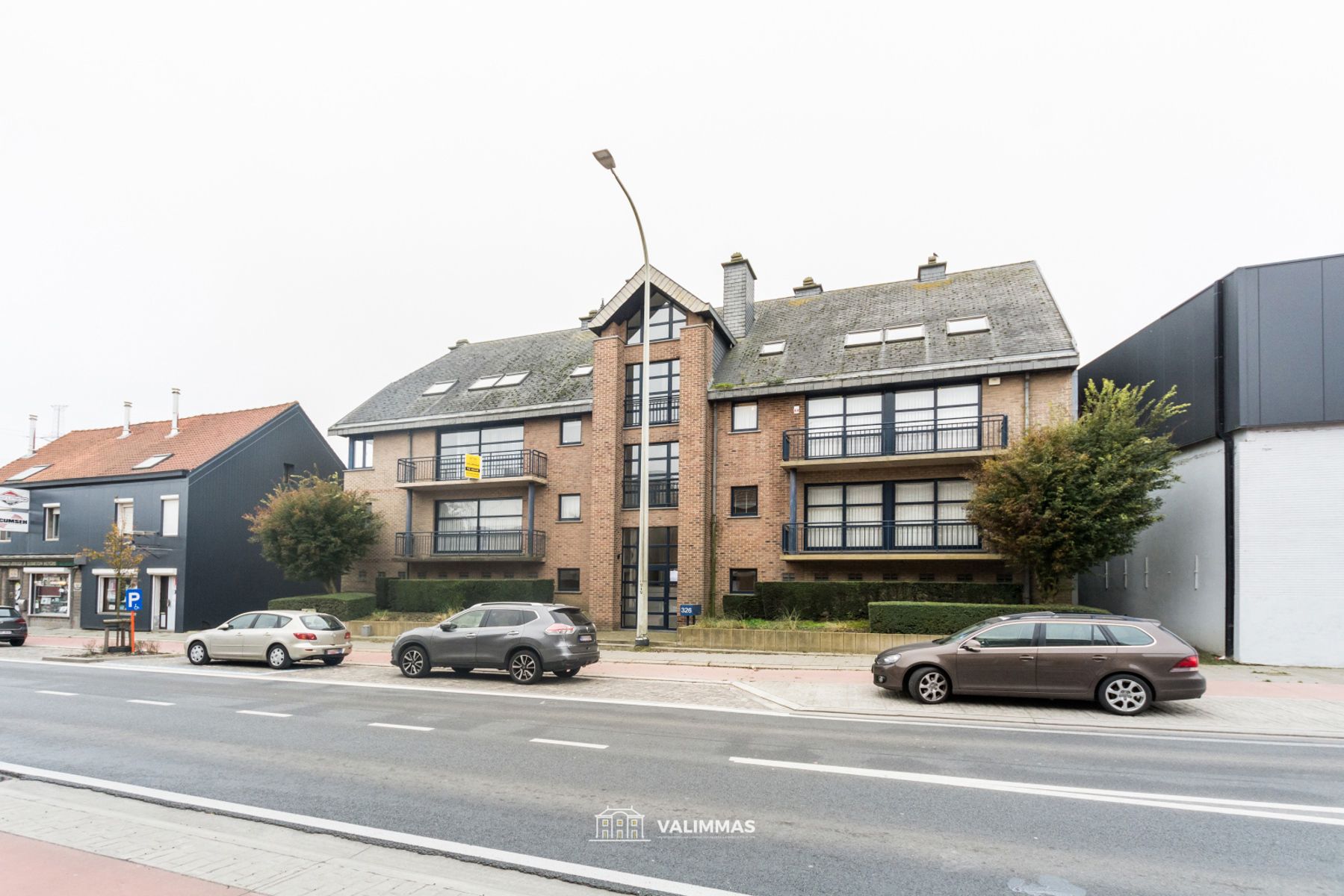 Verzorgd en instapklaar appartement met 2 terrassen & garage foto 2