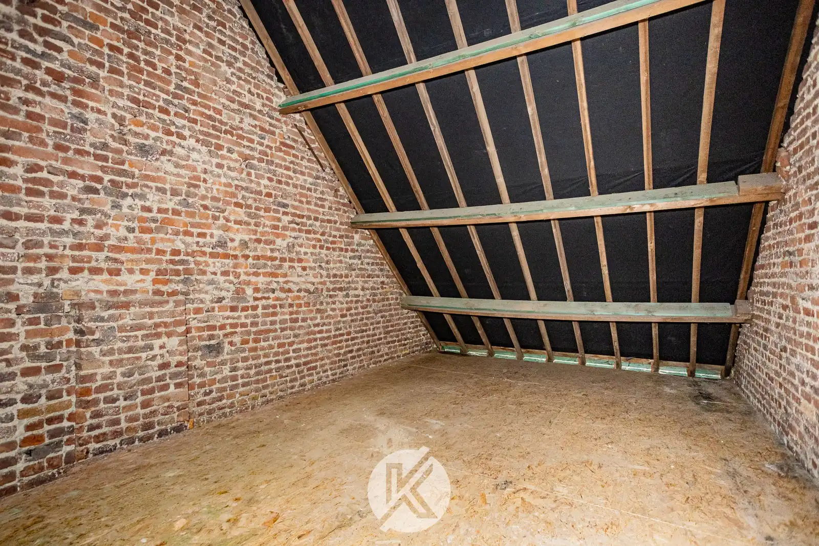 Te renoveren woning met garage foto 16