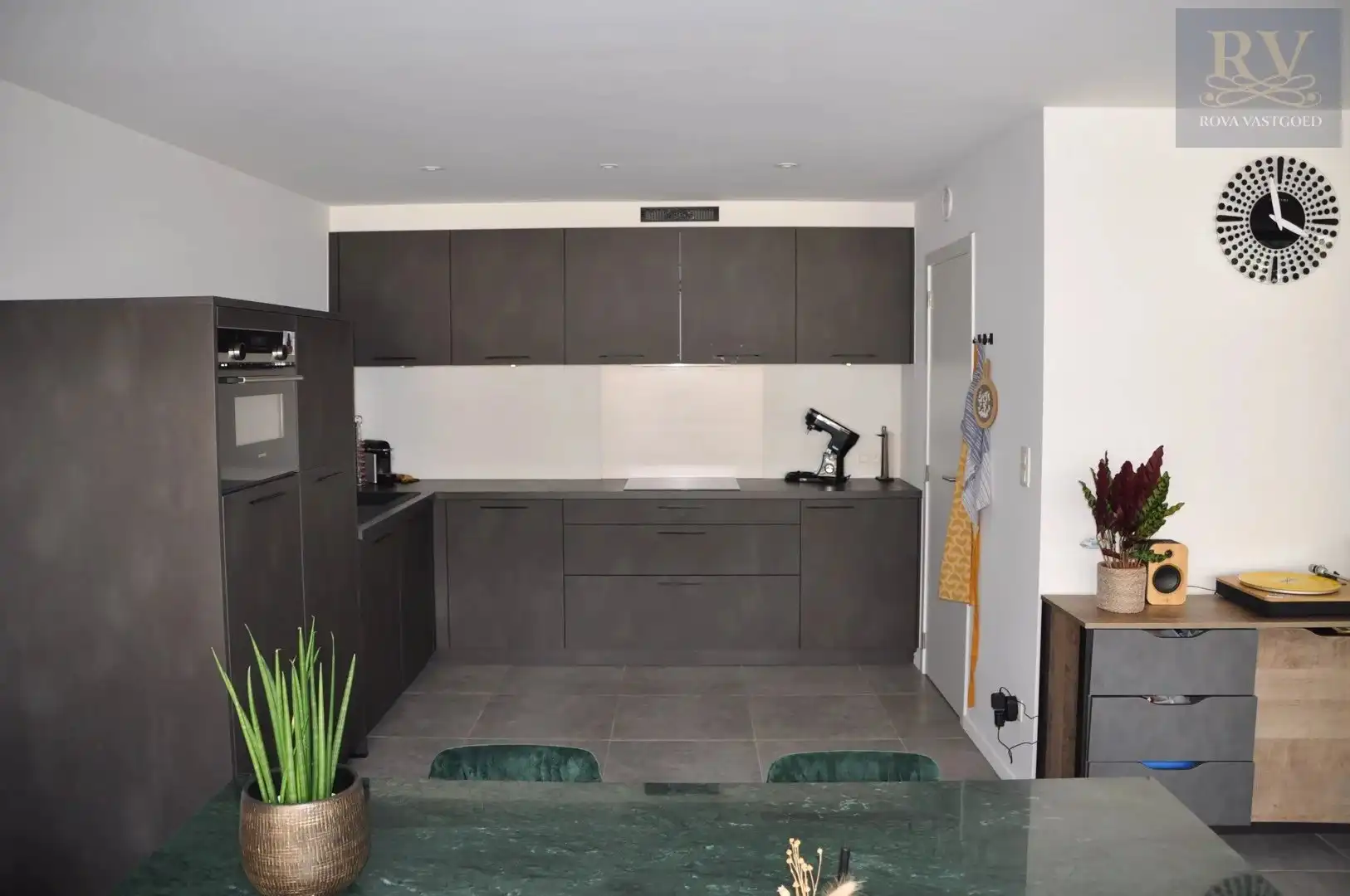 PRACHTIG EN RUIM APPARTEMENT MET 2 SLPK  IN HET CENTRUM VAN BILZEN foto 6