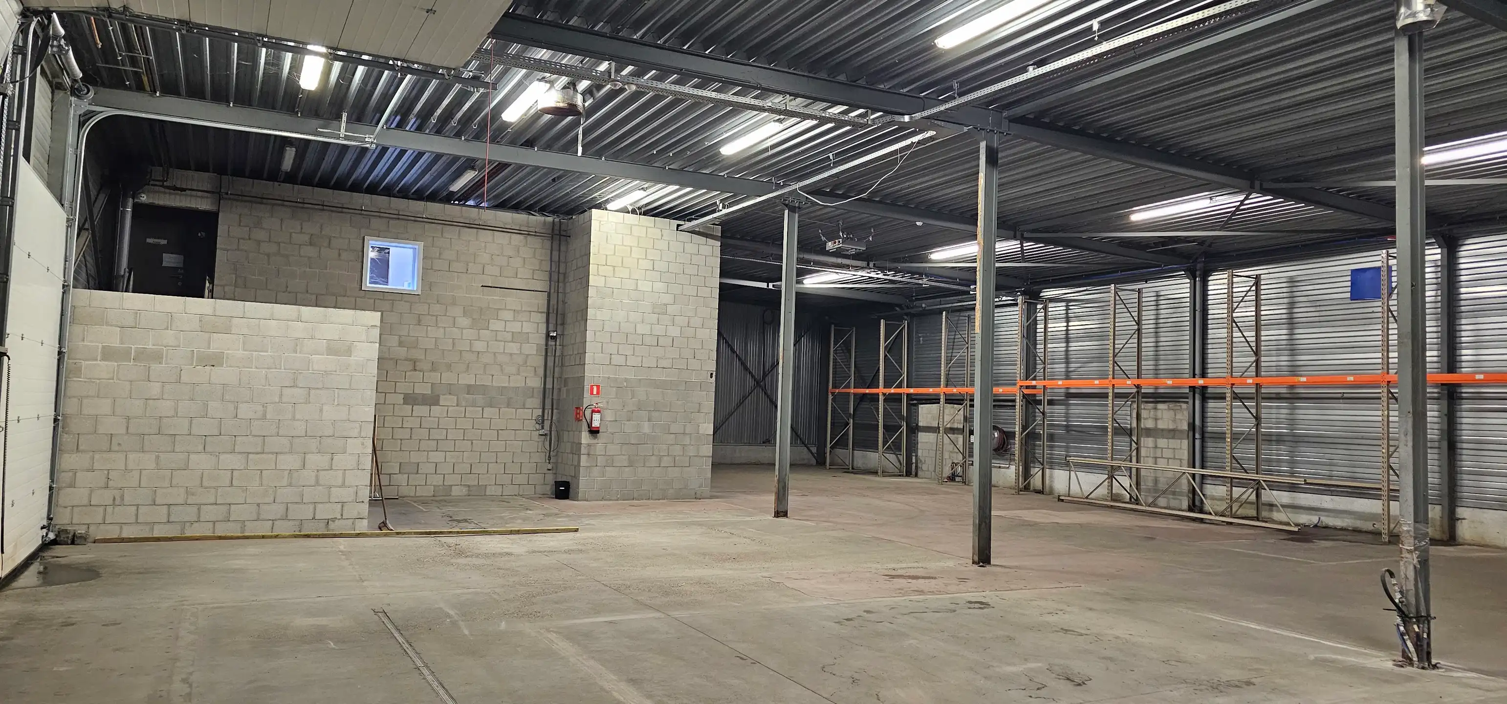 TE HUUR: magazijn/werkplaats van 930m² in Diest foto 6