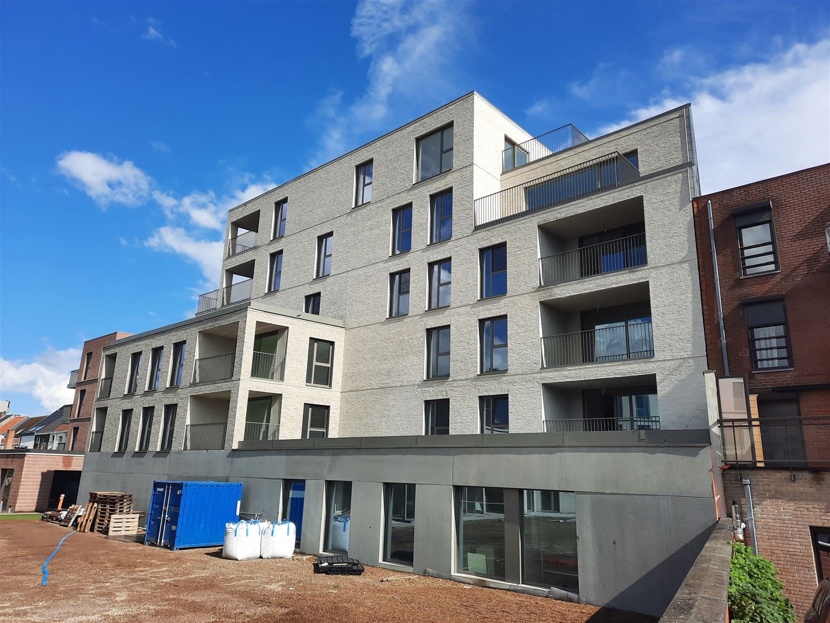 Comformtabel wonen in een park met alle faciliteiten van de stad nabij foto 3