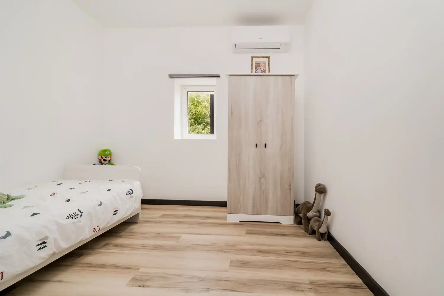 Ruime gerenoveerde woning met 4 slaapkamers en prachtige tuin foto 21