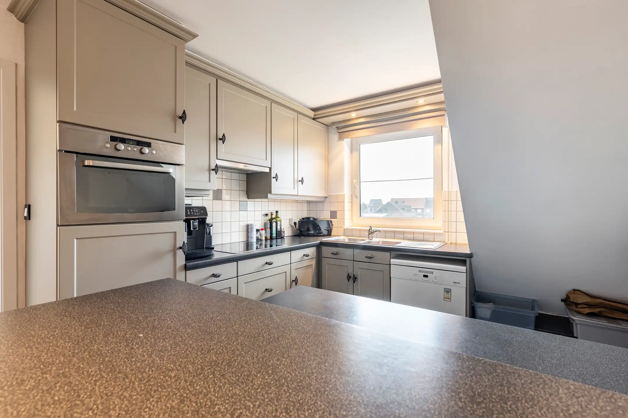 Instapklaar 1-slpk app met groot ZW-terras in Gierle foto 4