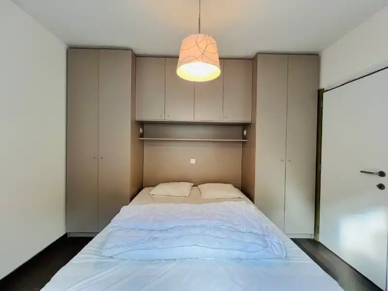 Meer dan een driekamerappartement met een ruim terras in het hart van Wenduine. foto 12