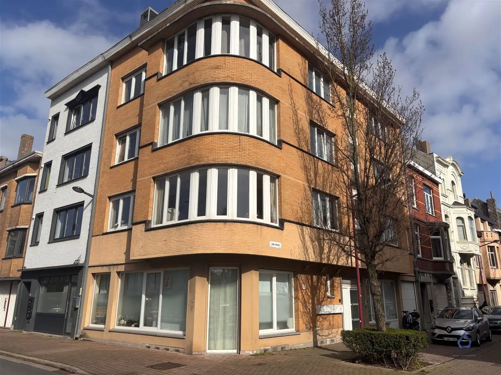 Opbrengsteigendom in Oostende met onmiddellijk rendement. foto {{pictureIndex}}