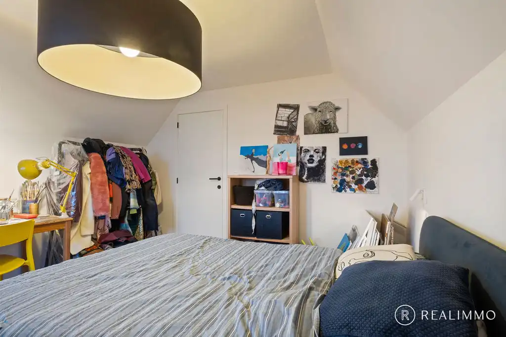 Ruime, lichtrijke woonst met 3 slaapkamers en garage foto 18