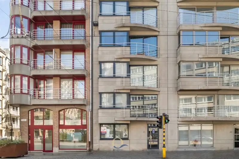 Instapklaar 1-slaapkamerappartement op wandelafstand van het strand en de vele winkels foto 16