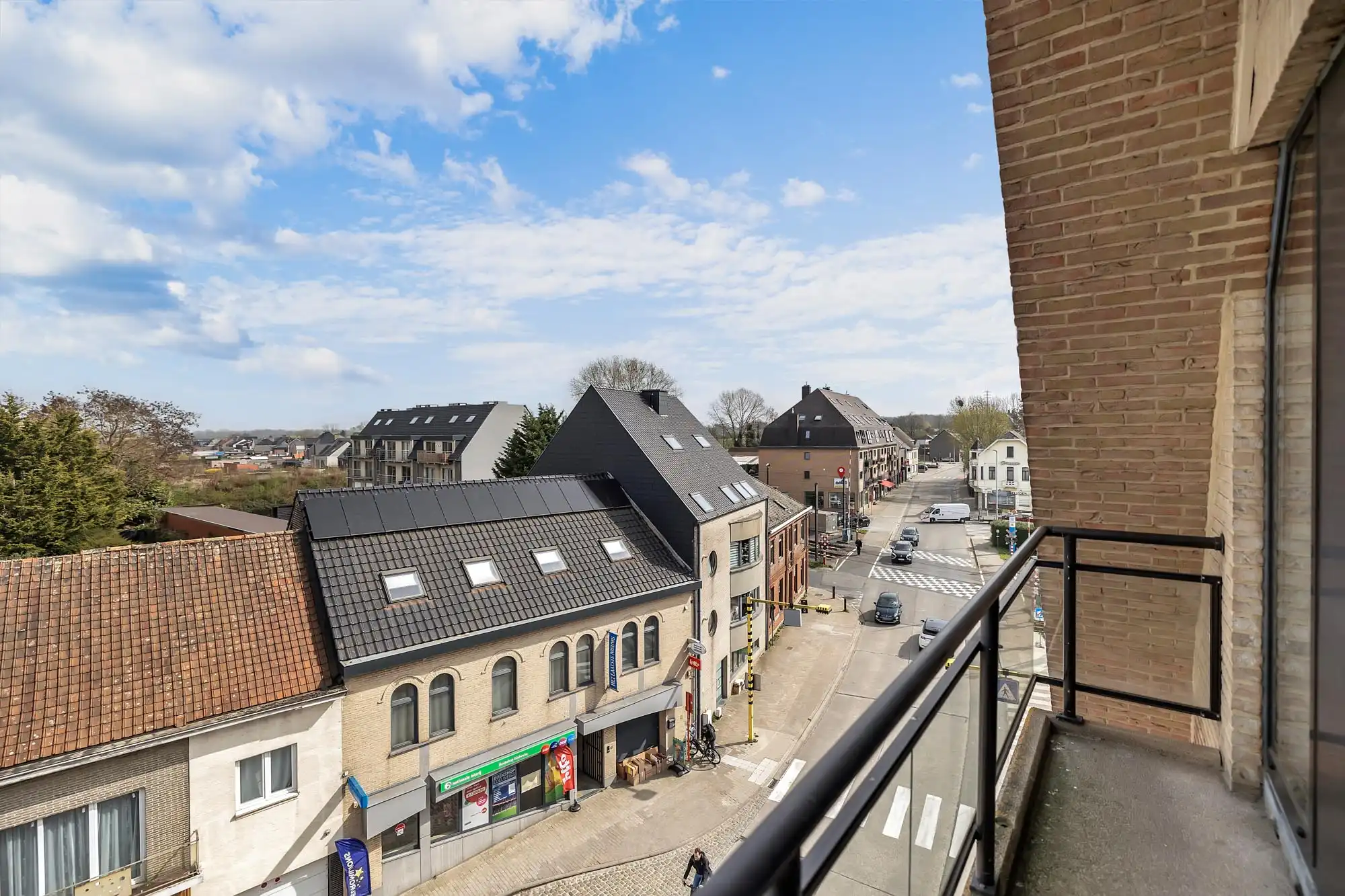 Gerenoveerd appartement met twee slaapkamers en staanplaats foto 18