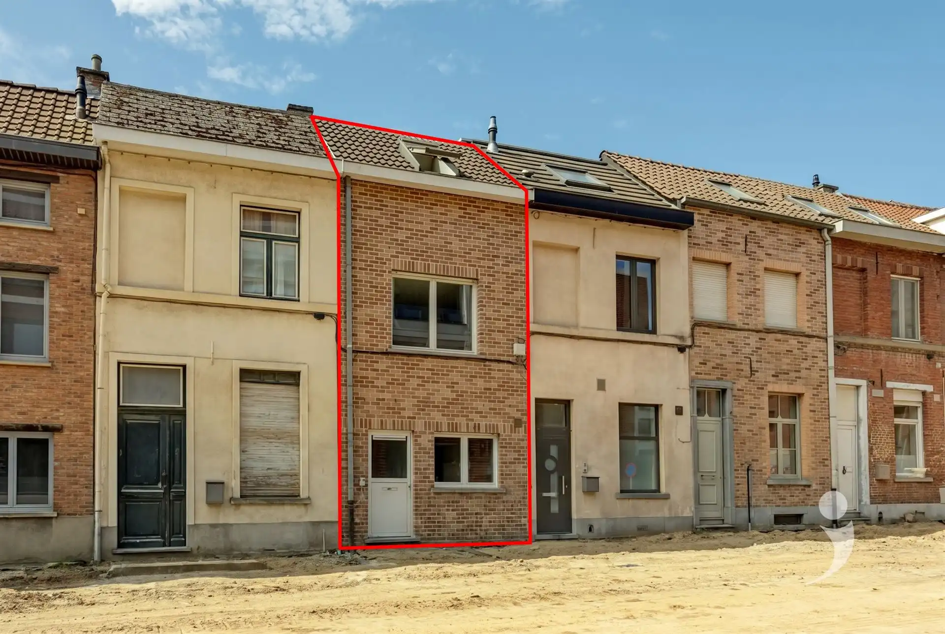 Op te frissen stadswoning met koer in Leuven foto {{pictureIndex}}