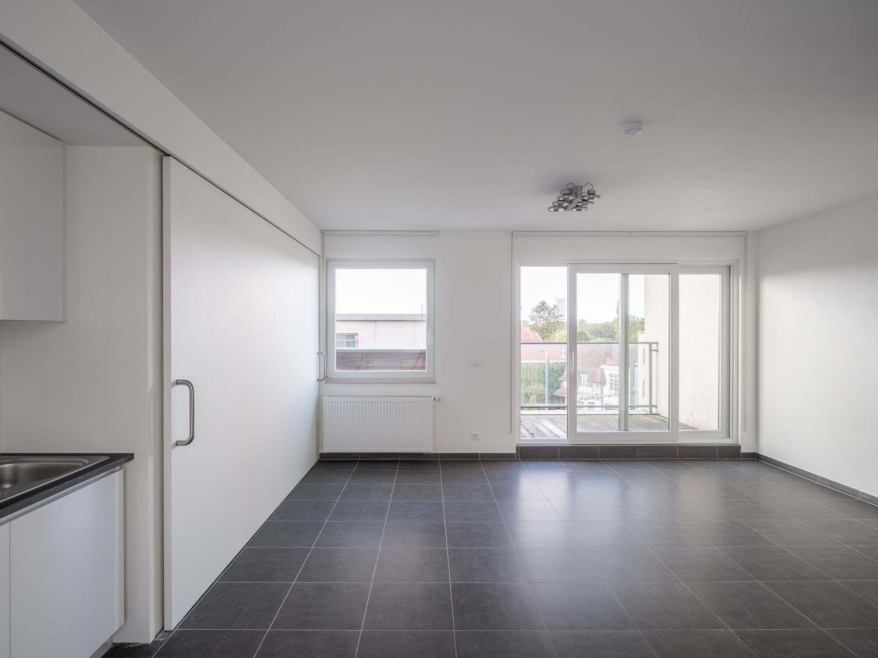 Instapklaar éénslaapkamerappartement met terras en autostaanplaats foto 2
