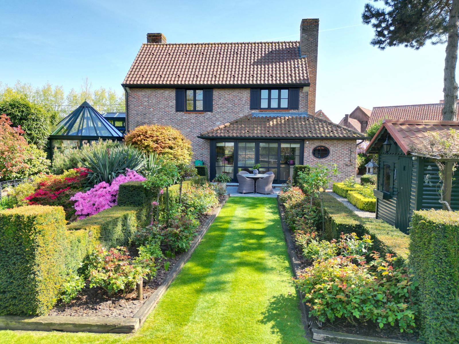 Villa met paardenboxen nabij het centrum foto 36