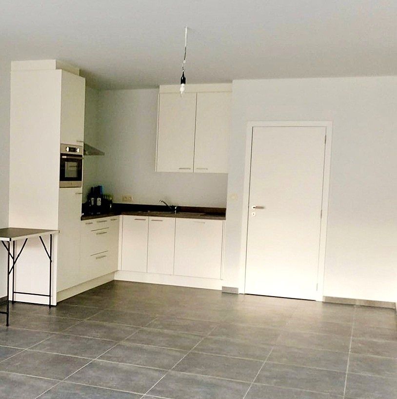 Modern gelijkvloers appartement met terras en tuintje in Opitter foto 4