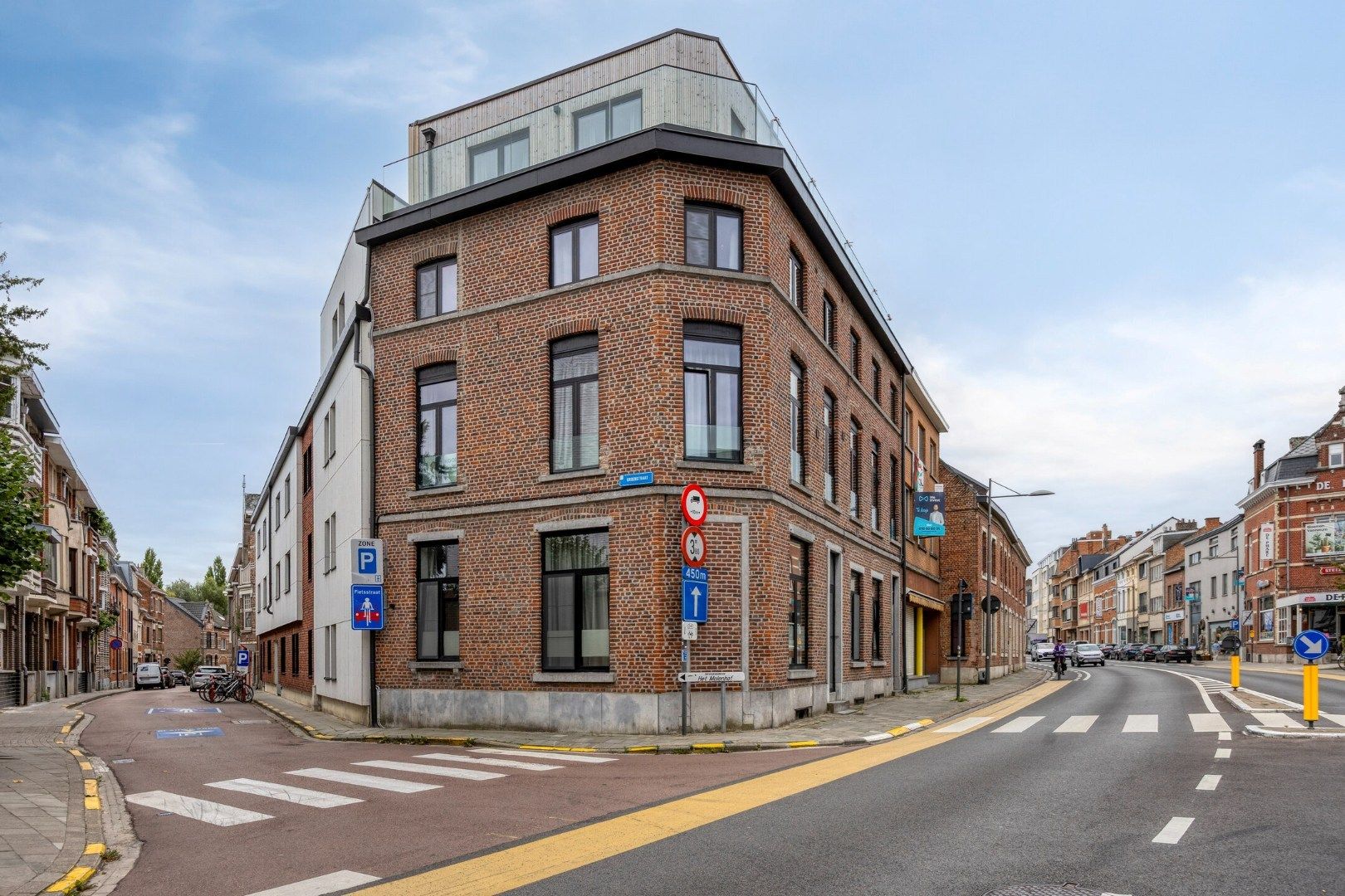 Volledig gerenoveerde en gemeubelde studentenkamers met privé-sanitair.  foto 6