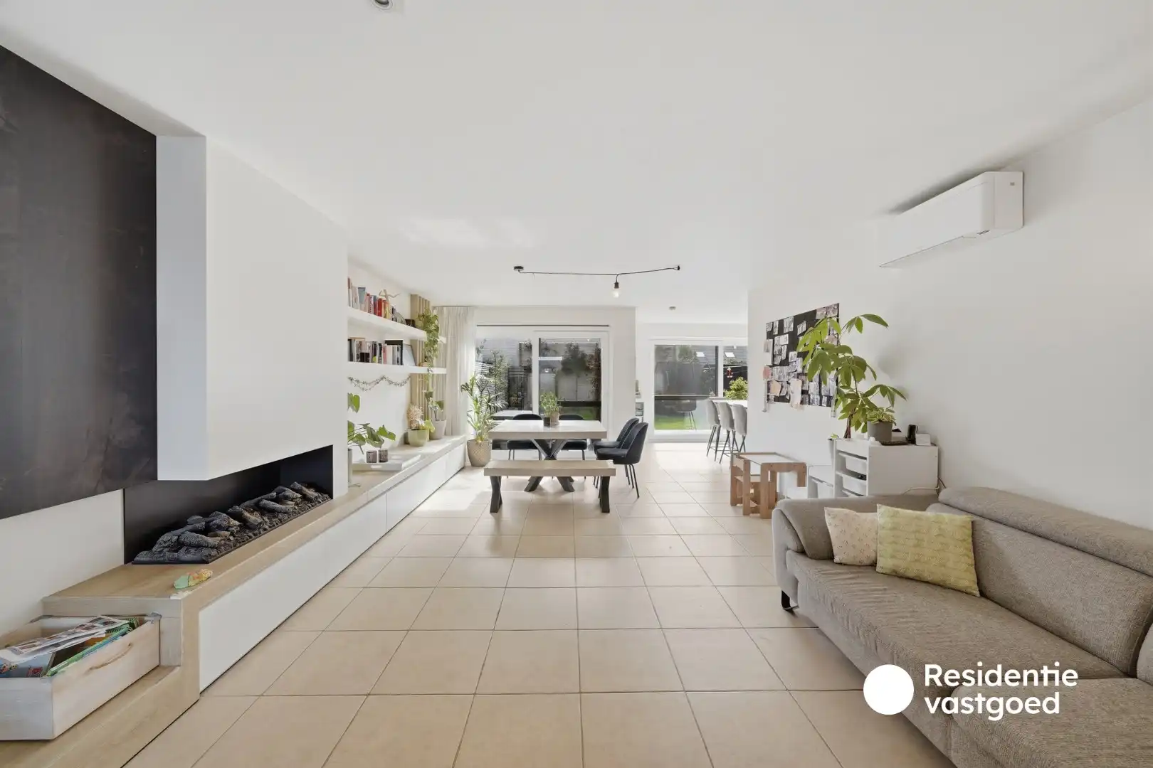 Instapklare woning te koop met garage en tuin! foto 8