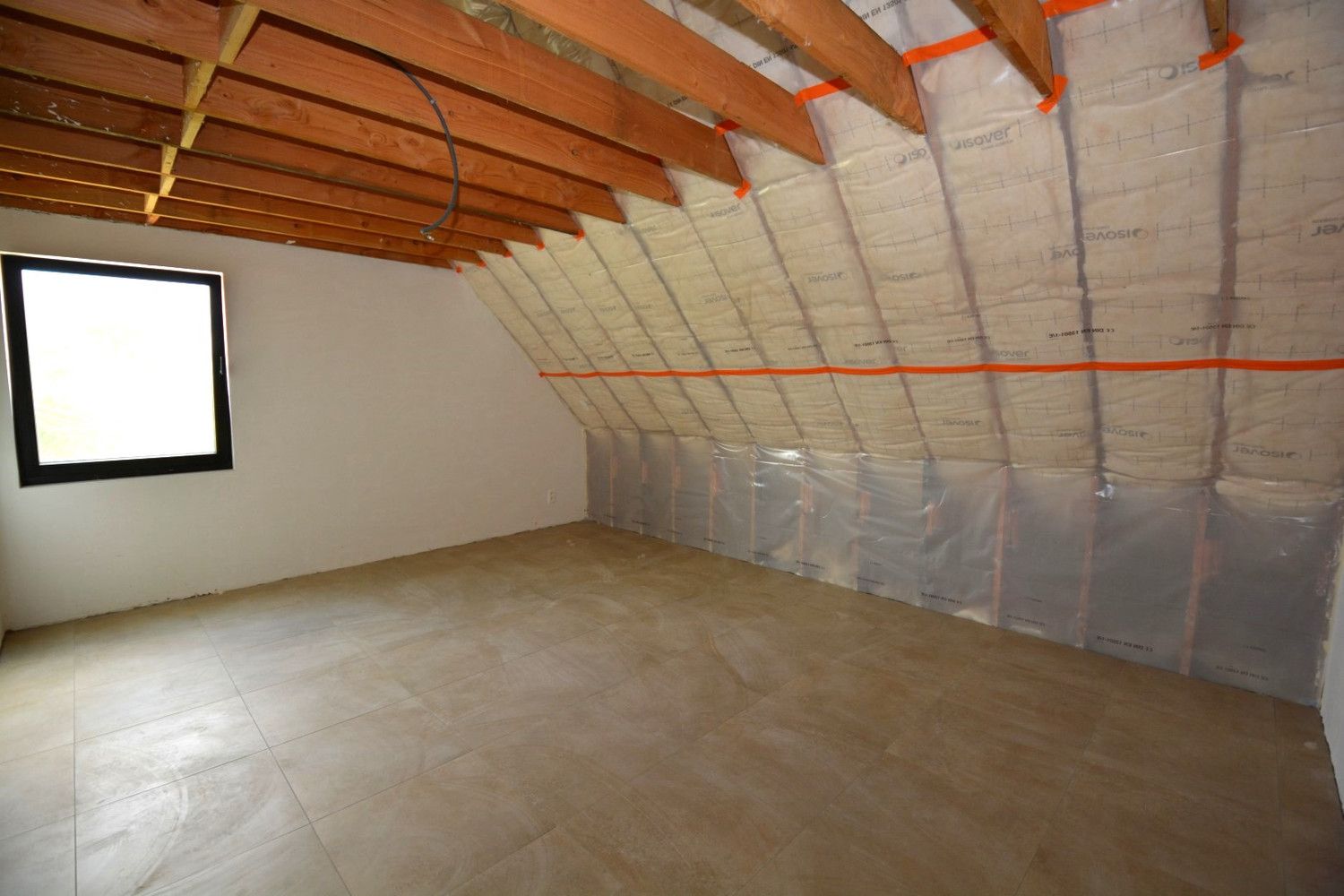 NIEUWBOUWWONING MET 4 SLK, TUIN EN PARKEERPLAATS! foto 11