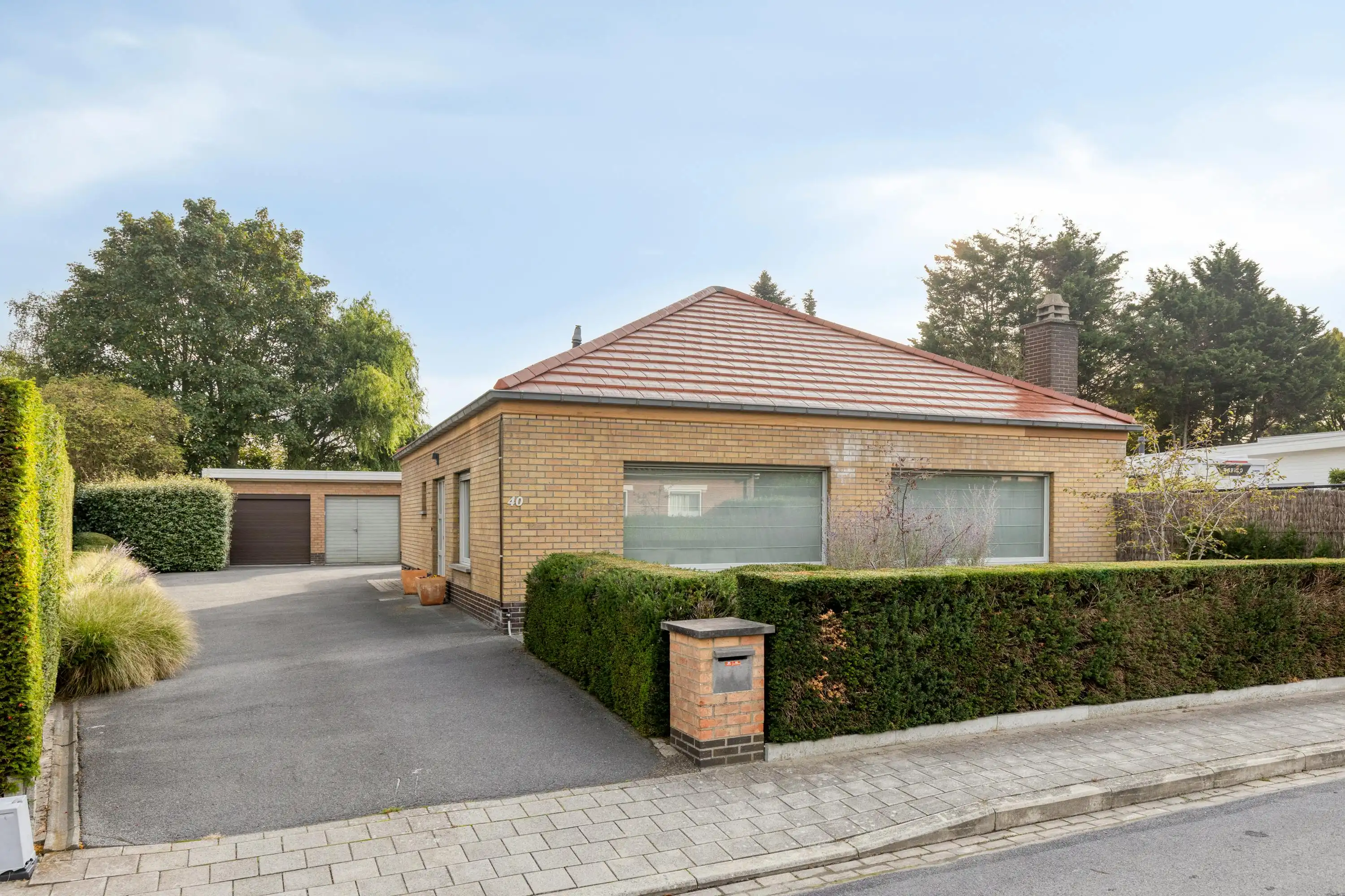Instapklare bungalow op 898m² te koop in Wevelgem! foto 2