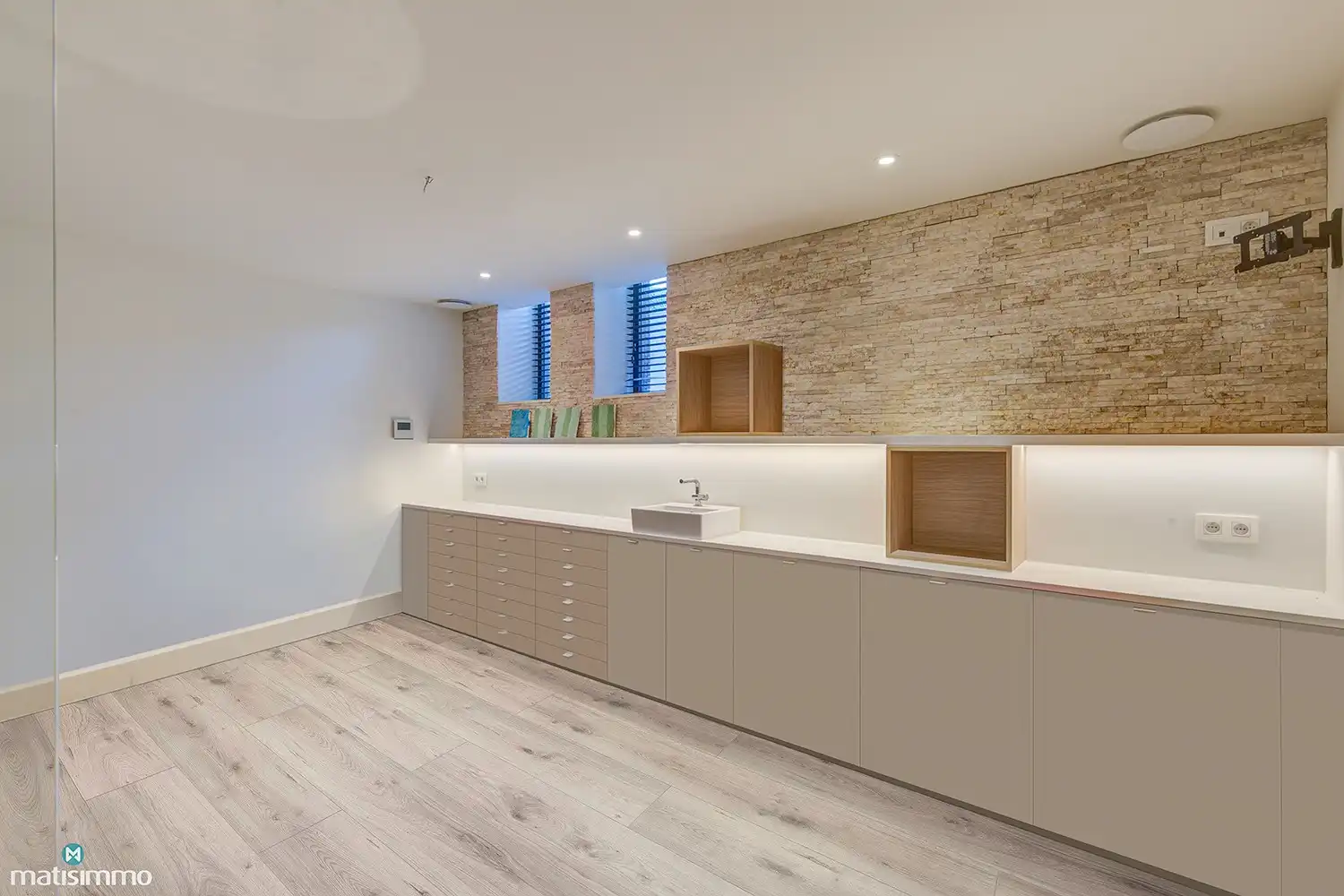 MODERNE VILLA MET INGEBOUWD ZWEMBAD, 3 SLAAPKAMERS EN PRAKTIJKGEDEELTE IN RUSTIGE OMGEVING TE WELLEN foto 31