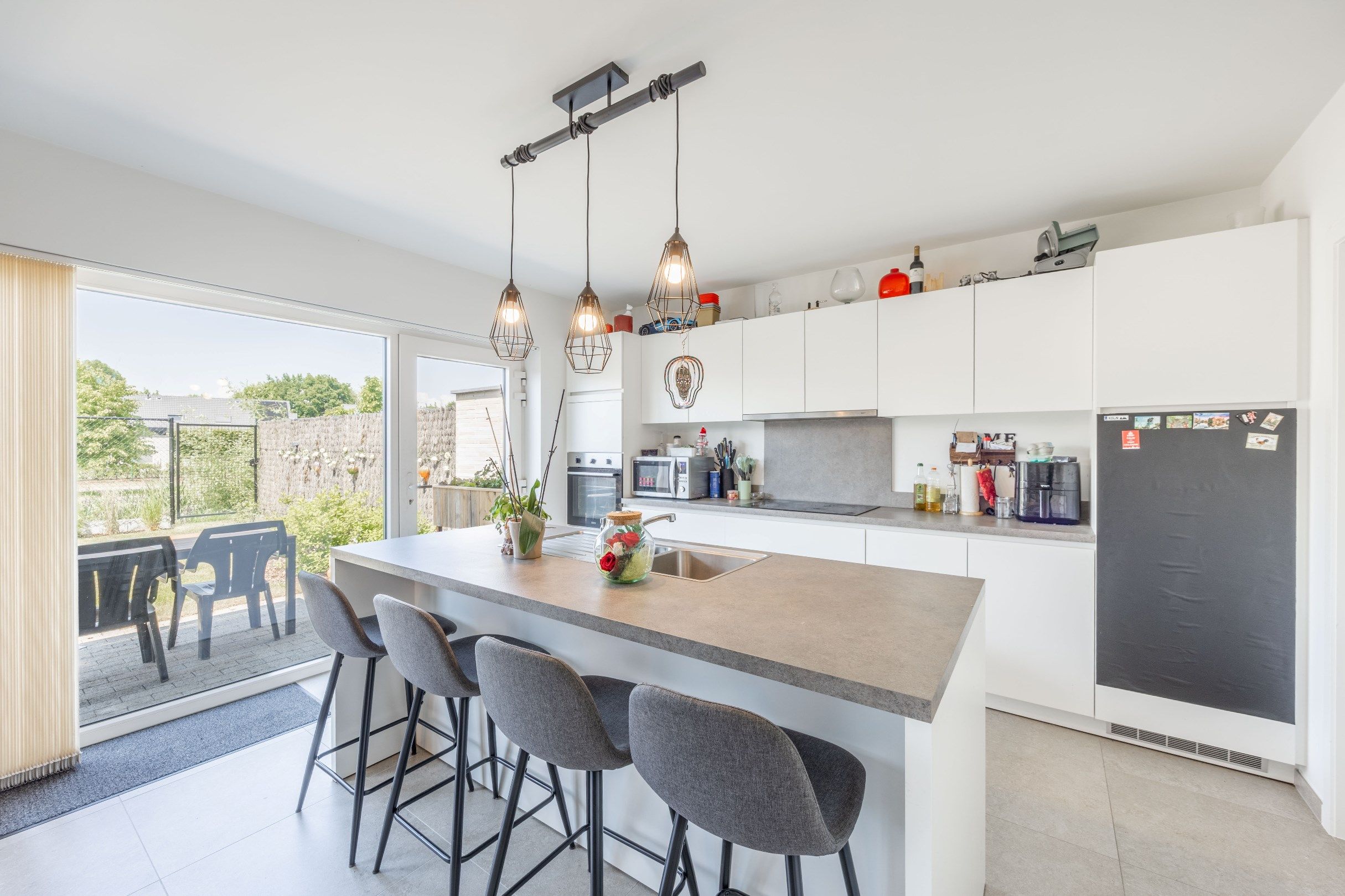 RUSTIG GELEGEN GEZINSWONING MET GARAGE foto 6
