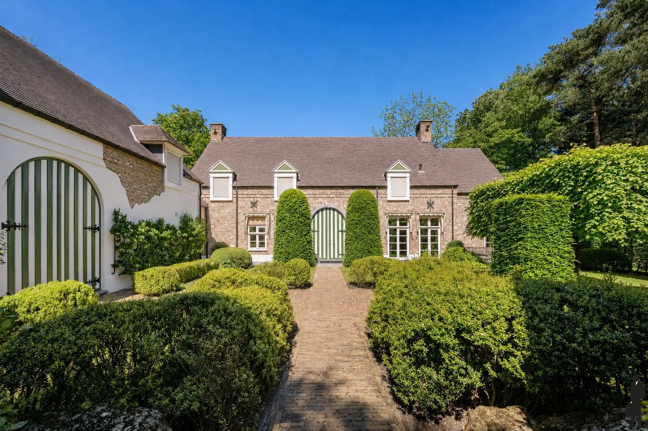 Op absolute toplocatie gelegen villa! foto {{pictureIndex}}