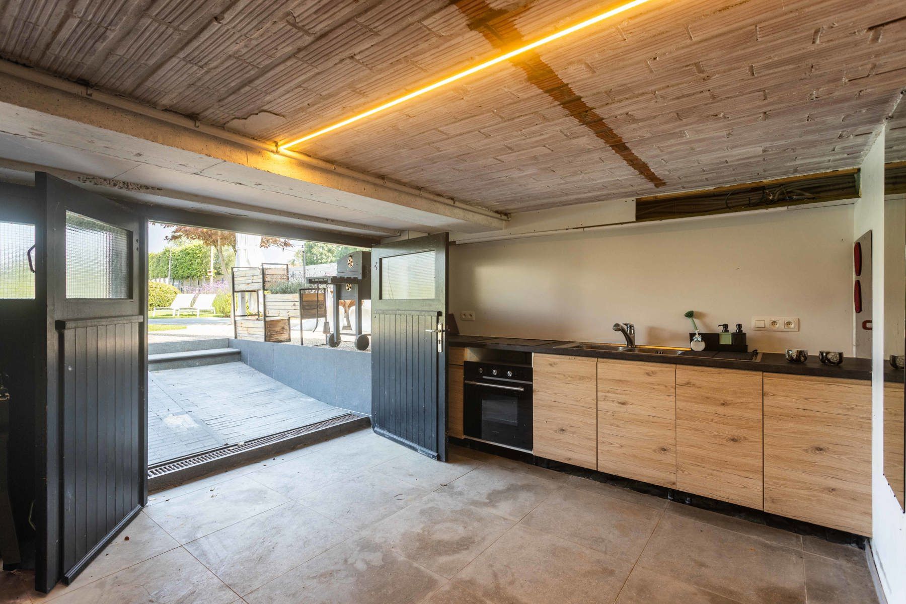 EXCLUSIEVE VILLA MET ZWEMBAD EN PRACHTIGE TUIN! foto 23