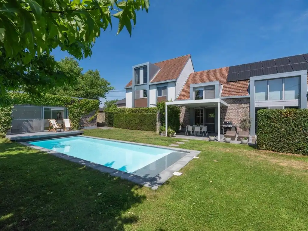 Unieke karakterhoeve met loftsfeer, design, verwarmd zwembad & poolhouse foto {{pictureIndex}}