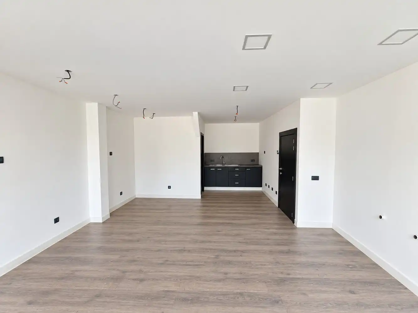 Handelsgelijkvloers (46 m²) te huur op toplocatie in Rekem foto 4