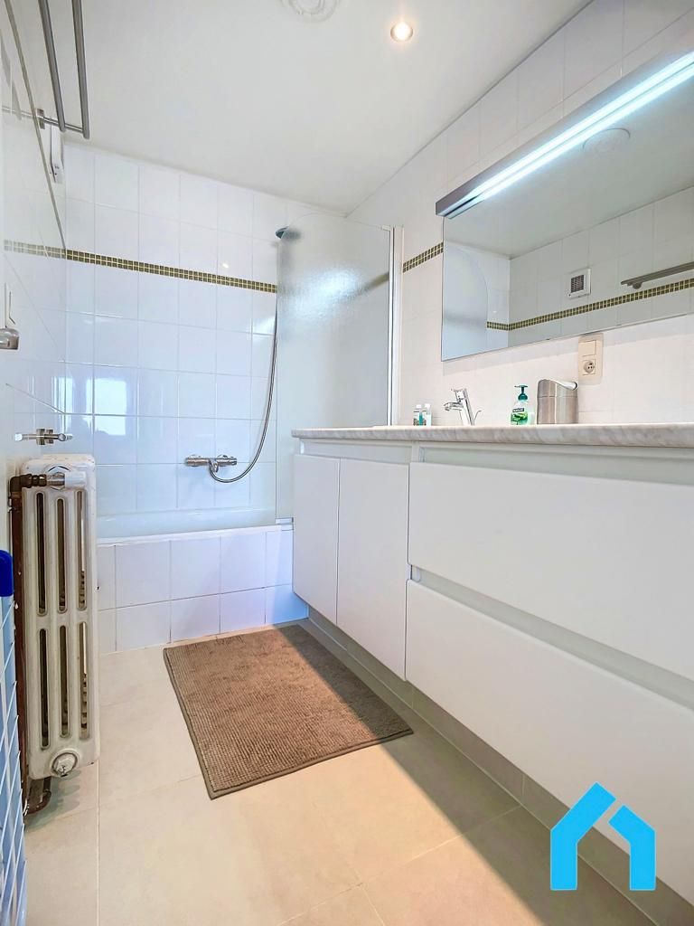 Charmant tweeslaapkamerappartement met frontaal zeezicht! foto 10