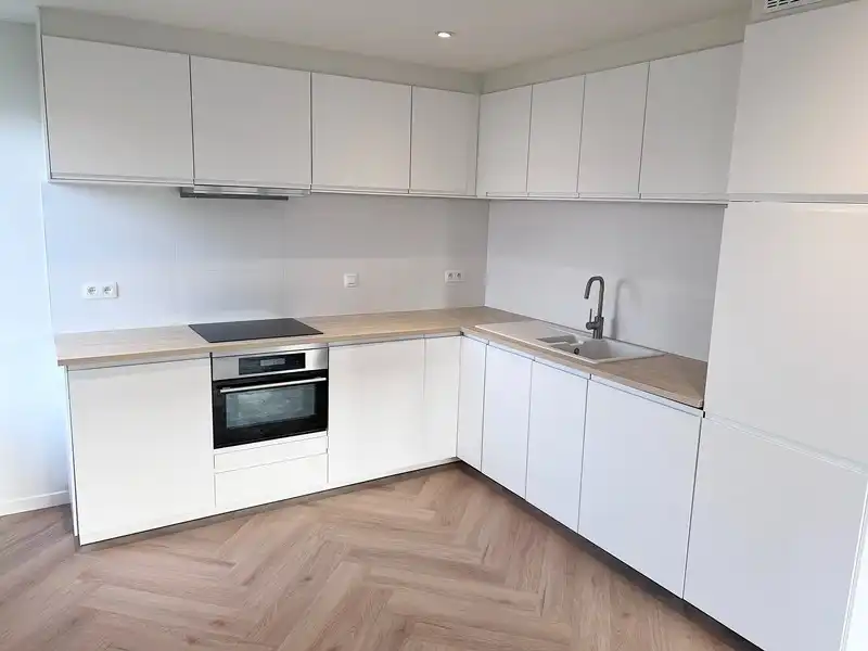 Stijlvol gerenoveerd appartement met 3 slaapkamers, garage en berging foto 6