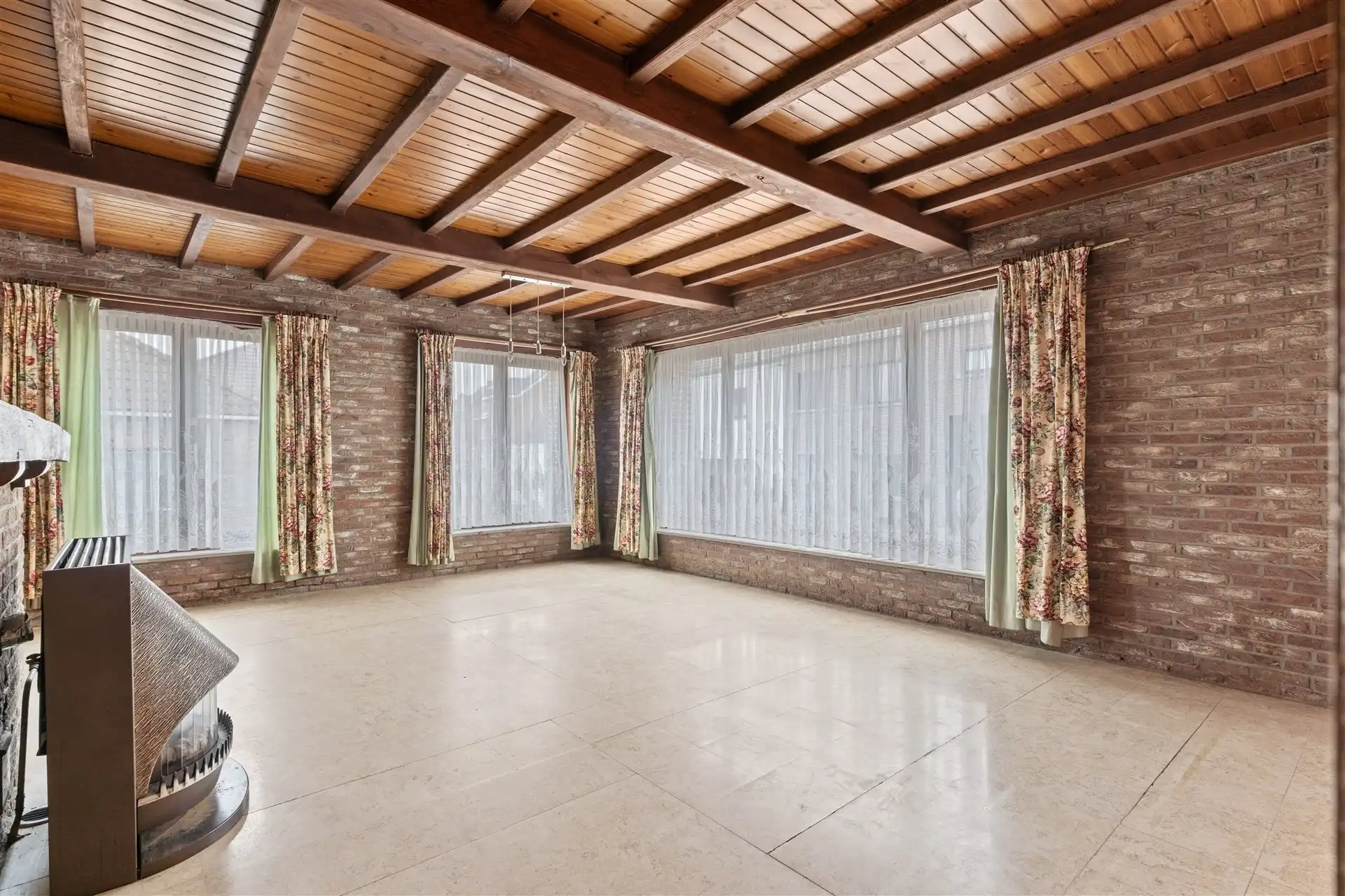 Te renoveren half open bebouwing met garage op centrale ligging te Oudegem foto 2