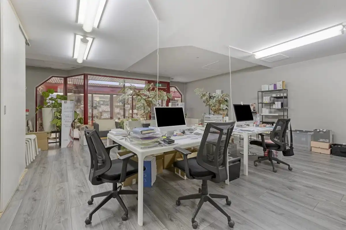 WINKELRUIMTE VAN +/- 80 M²   IN GALERIJ RUBENS IN LANAKEN foto 2