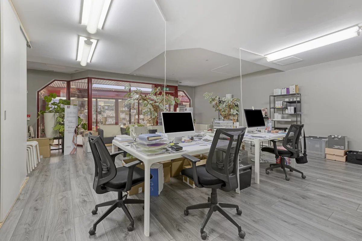 WINKELRUIMTE VAN +/- 80 M²   IN GALERIJ RUBENS IN LANAKEN foto 2