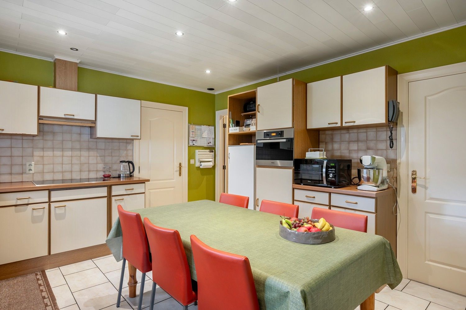 Ruime gezinswoning op breed en groot perceel van 1122m² foto 11