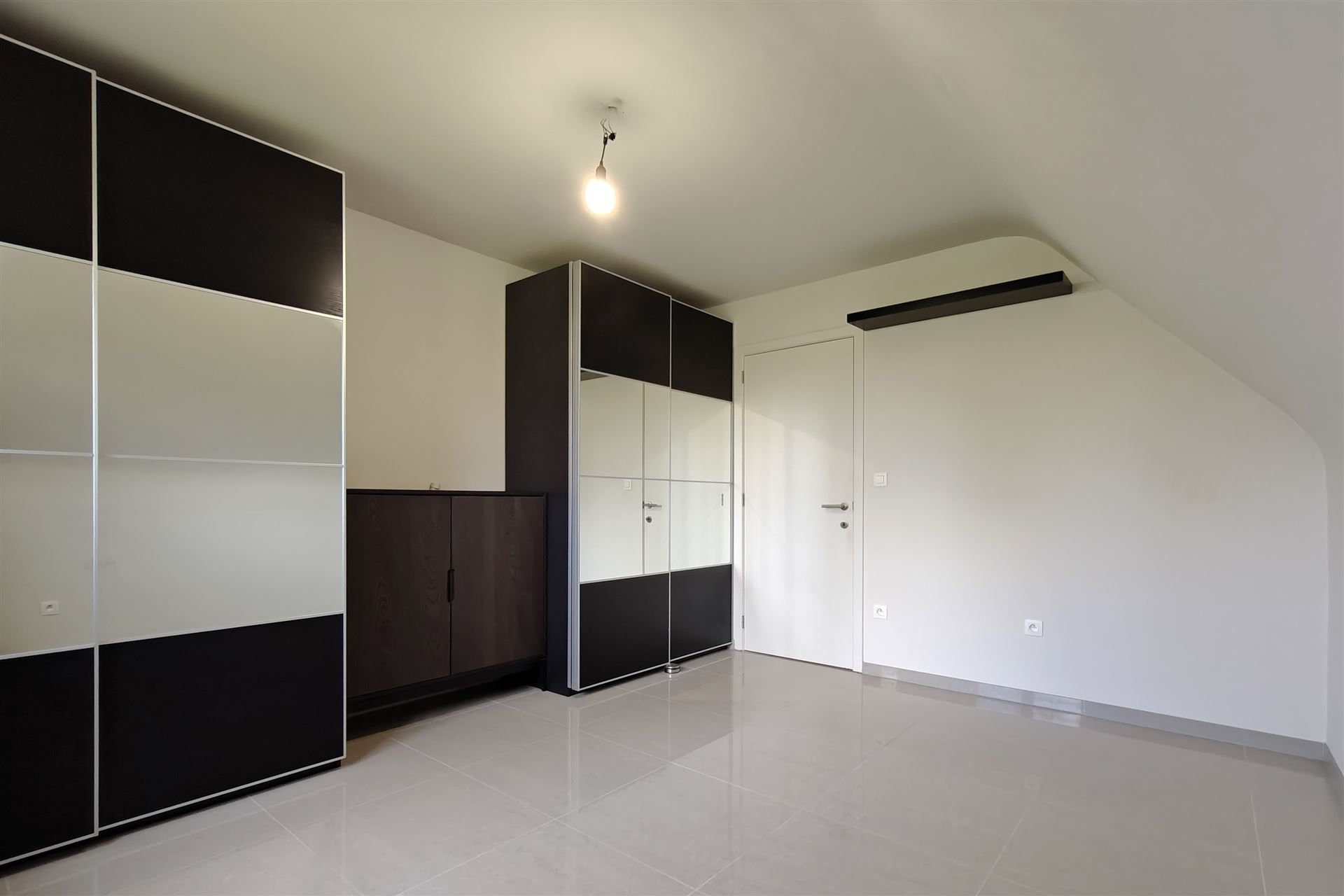 Ruime duplex (197m²) in een residentiële woonwijk te Munsterbilzen foto 16