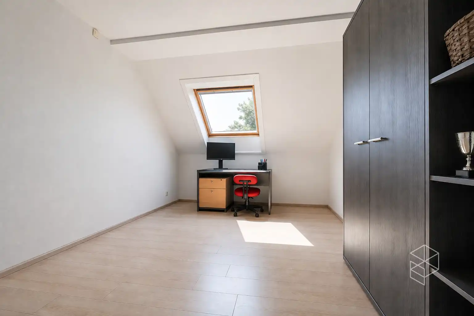 GROTE (254m²) instapklare gezinswoning met 4 slaapkamers, zwembad en poolhouse foto 18