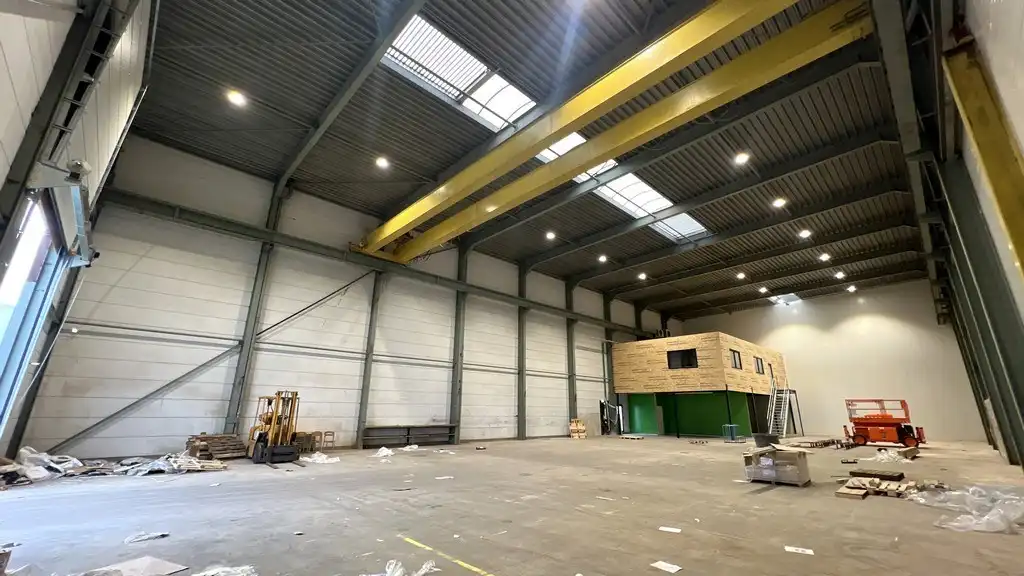 Loods met kantoor te huur in Europark-Noord te Sint-Niklaas foto 9