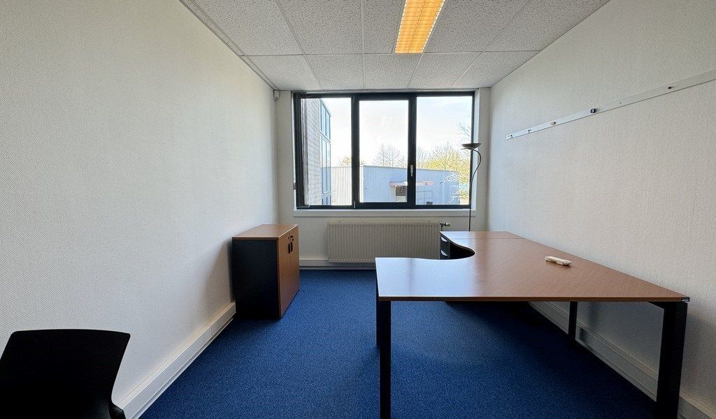 Bedrijfsunit te huur vlakbij oprit A12 te Aartselaar foto 4