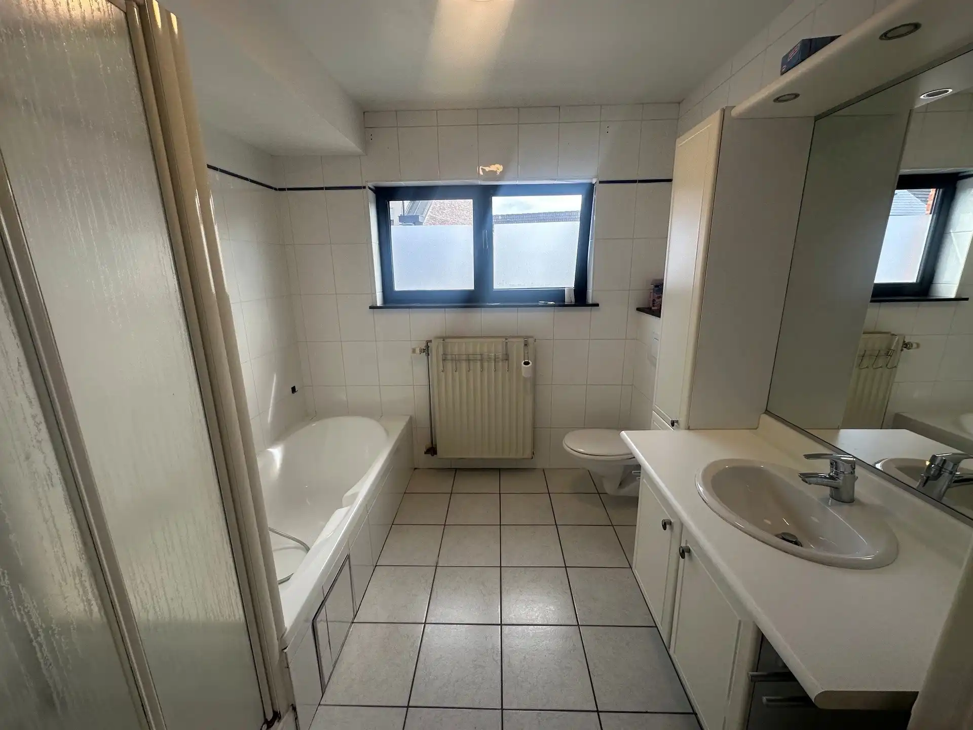 Ruim appartement met groot terras en 2 slaapkamers foto 9