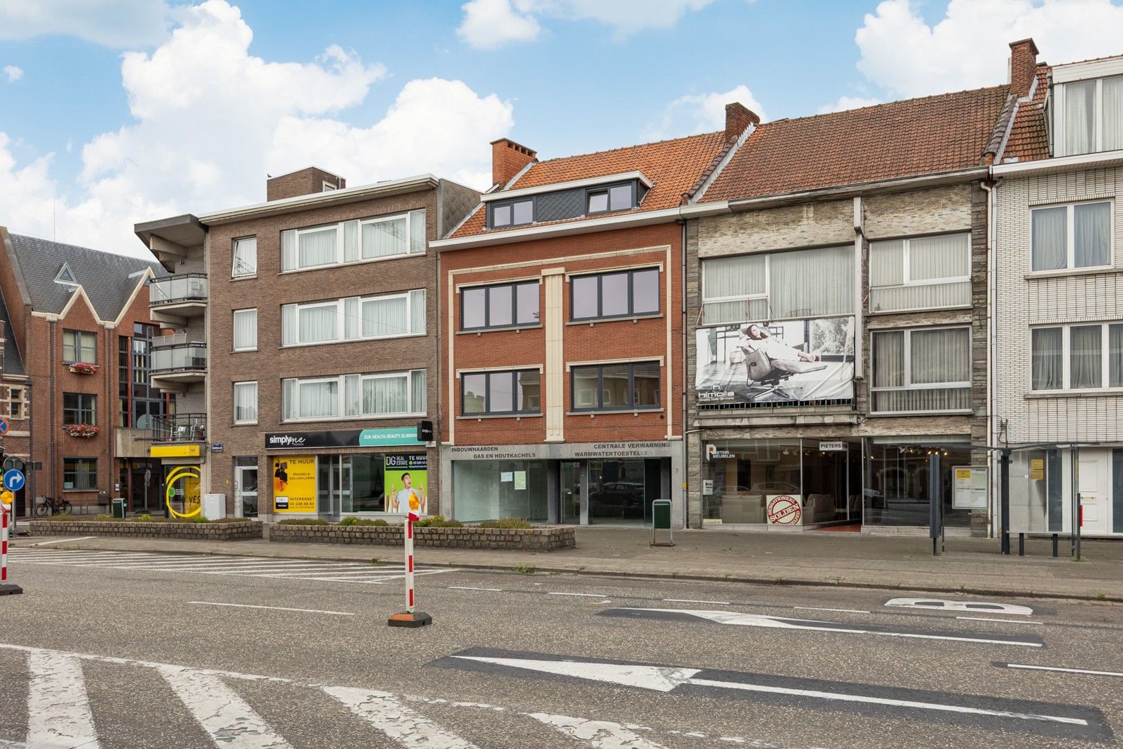 GERENOVEERDE OPBRENGSTEIGENDOM foto {{pictureIndex}}