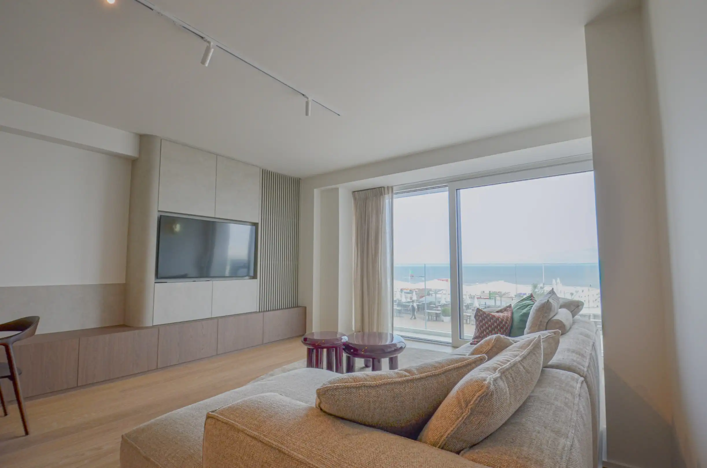 Subliem gerenoveerd appartement met frontaal zeezicht en een tijdloze, uiterst verfijnde afwerking. foto 4