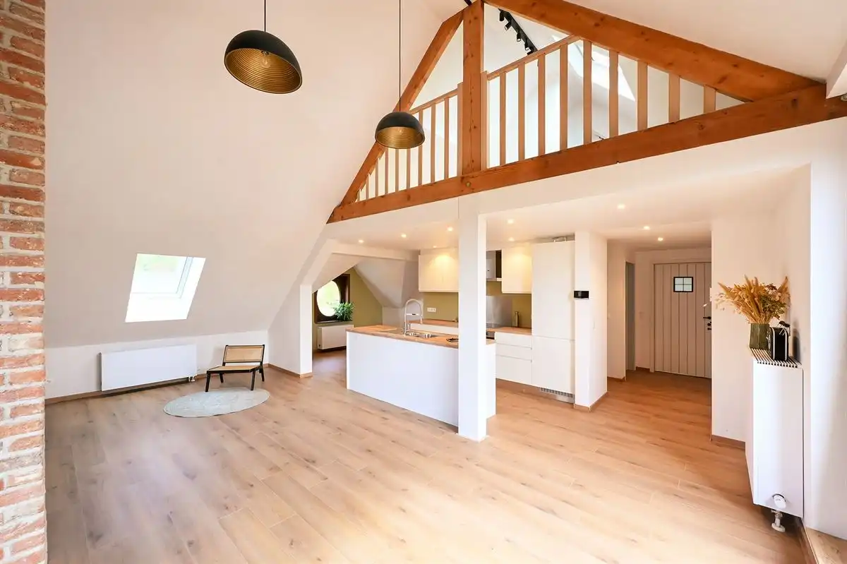 Uniek dakkappartement met zeer grote garage foto 2