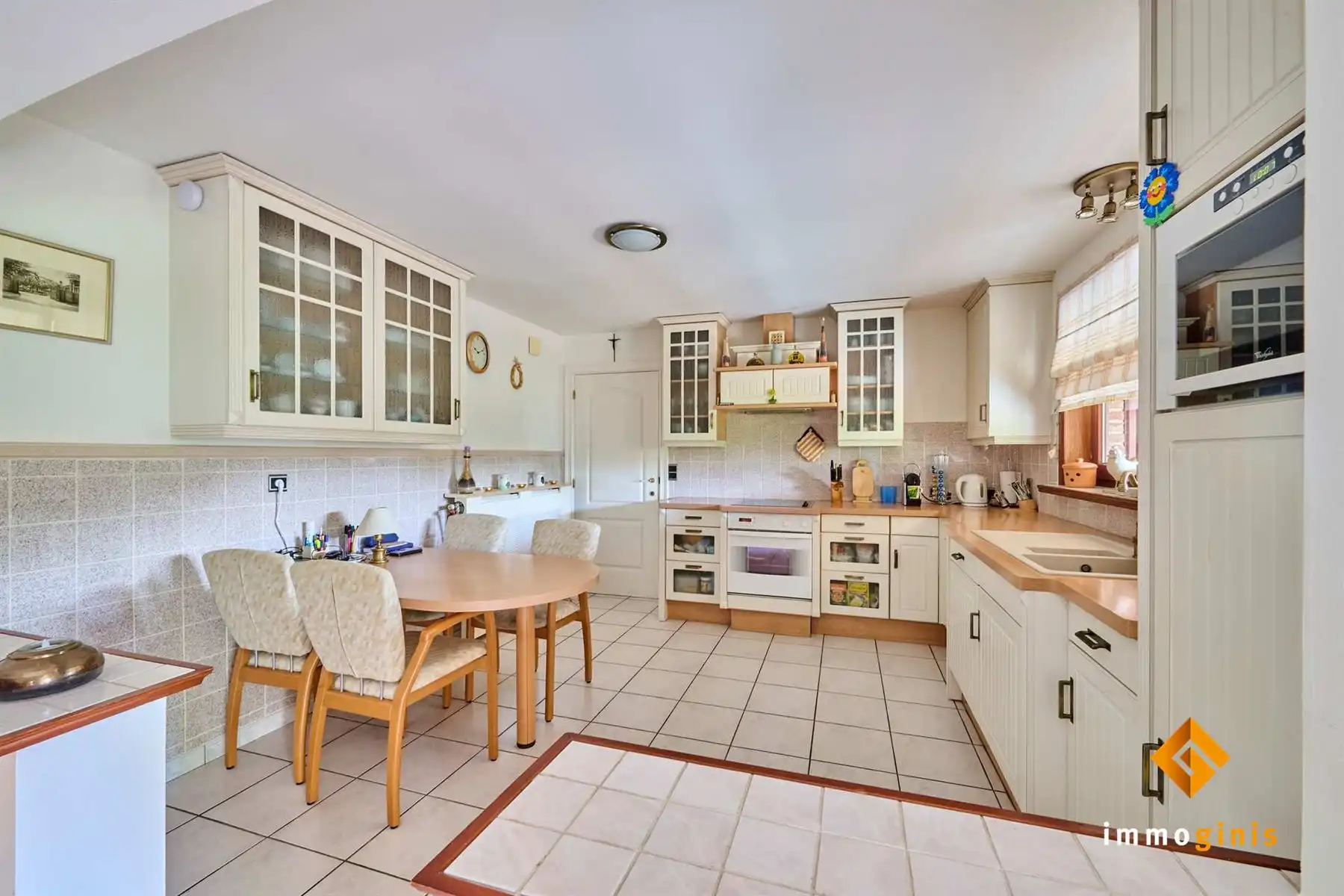 Zéér ruime woning met 3 à 4 slaapkamers, 2 badkamers en prachtige tuin in een rustige, kindvriendelijke buurt.  foto 7
