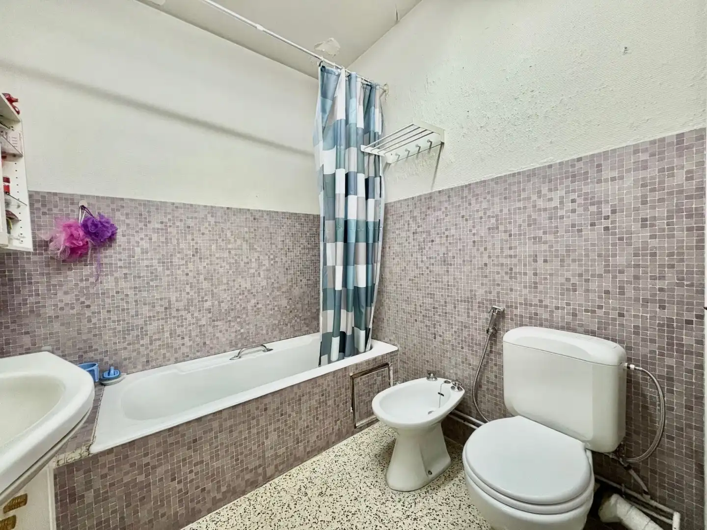 Te renoveren ruim 2-slpk appartement met staanplaats en kelder foto 15