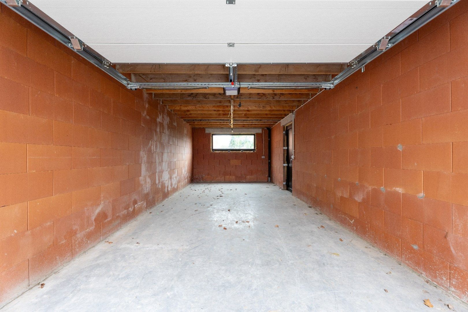 RUIME HALF OPEN NIEUWBOUWWONING MET 4 SLPKS | TUIN | GARAGE foto 16