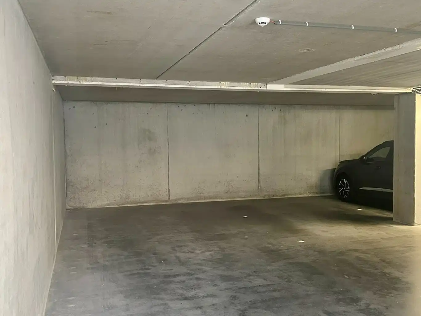 Ondergrondse autostaanplaats te huur in de Haiglaan in 'Residentie August'. foto 2