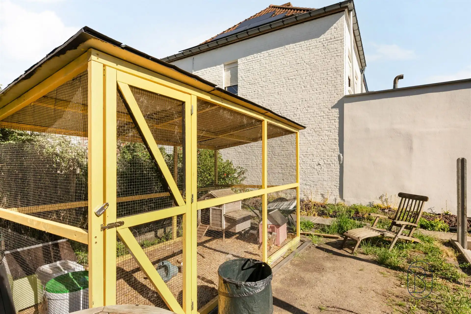 Gezellige instapklare woning met 3 slpk, koer en tuintje foto 6